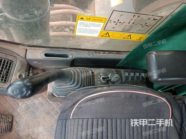 座椅右側(cè)控制臺(tái)/鑰匙門/油門/含右手柄（駕駛室部分）