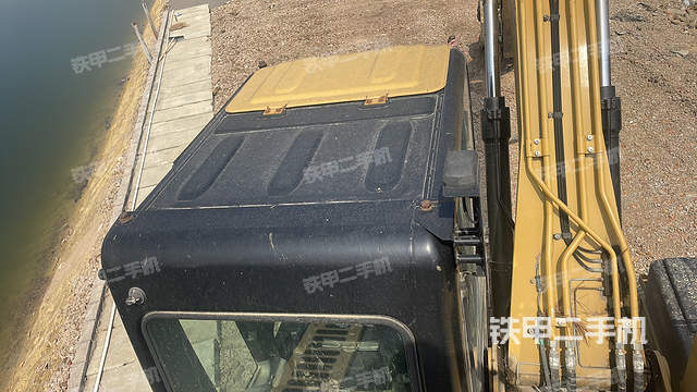 驾驶室顶部（整机外观）