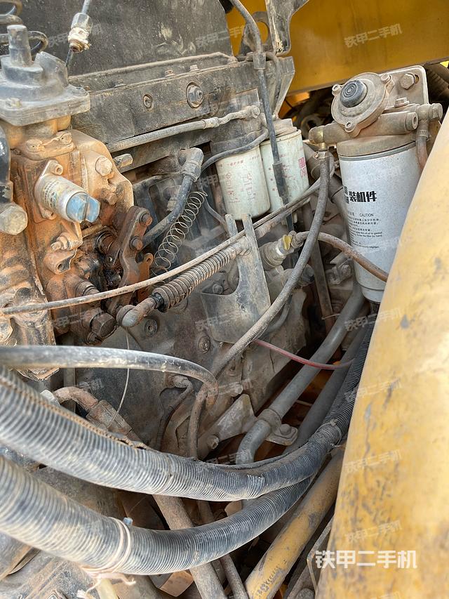 发动机左侧（整机外观及大件）