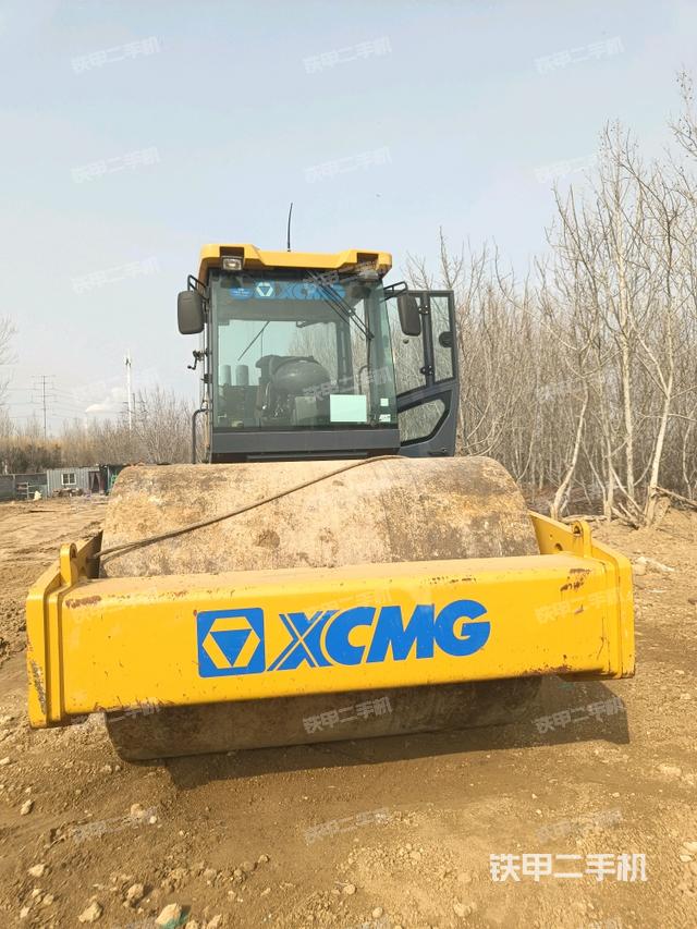 正前（壓路機(jī)整機(jī)外觀）