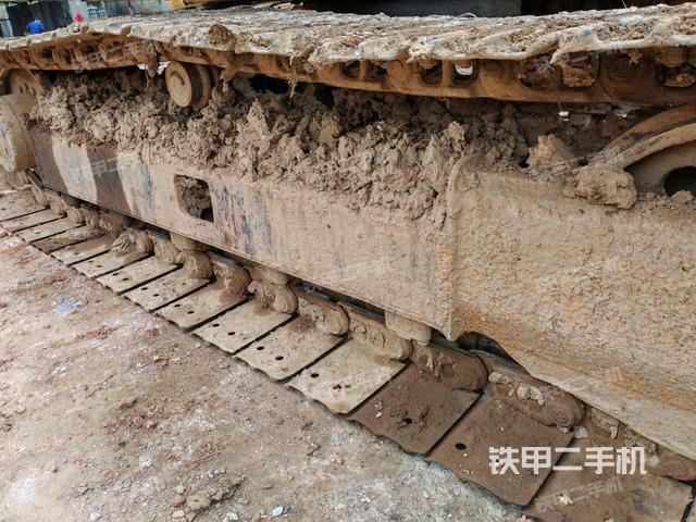 單側(cè)履帶整體(整機(jī)外觀) 單側(cè)履帶整體(整機(jī)外觀)