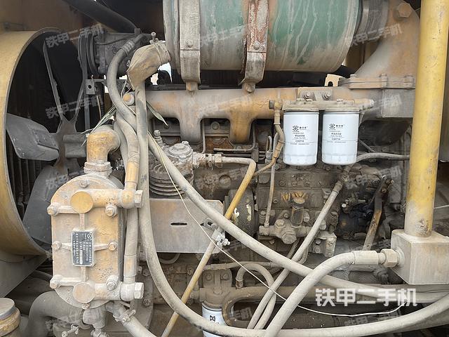 發(fā)動(dòng)機(jī)右側(cè)（整機(jī)外觀及大件）