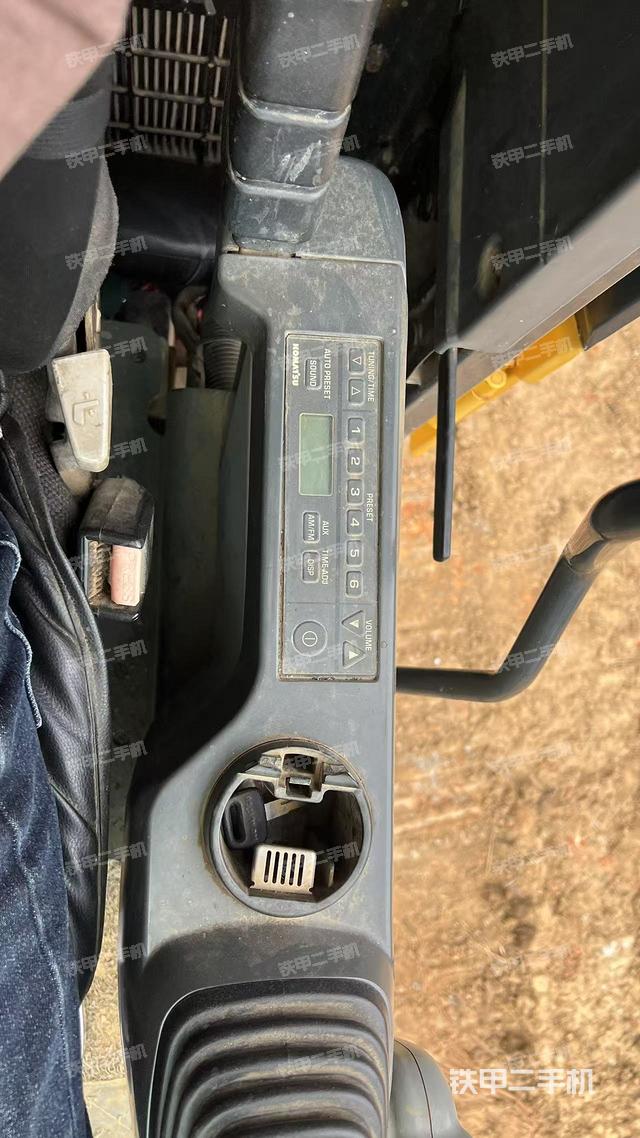 座椅左側(cè)控制臺(tái)/音響/含左手柄（駕駛室部分）