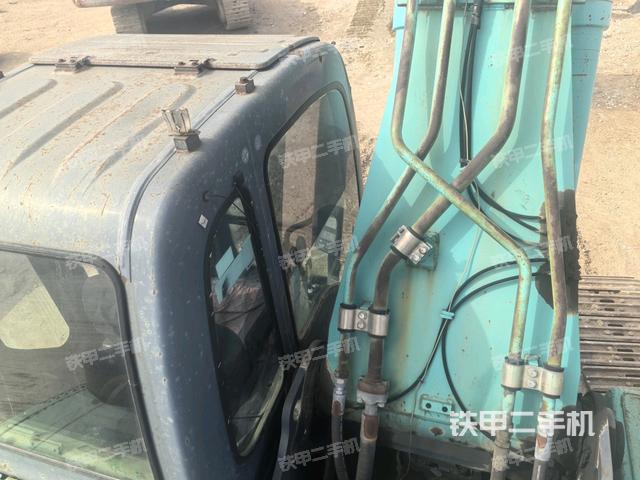 駕駛室頂部（整機外觀）