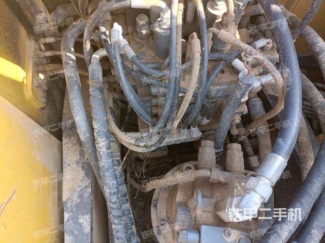 回轉(zhuǎn)馬達(dá)和主控閥（整機(jī)外觀）