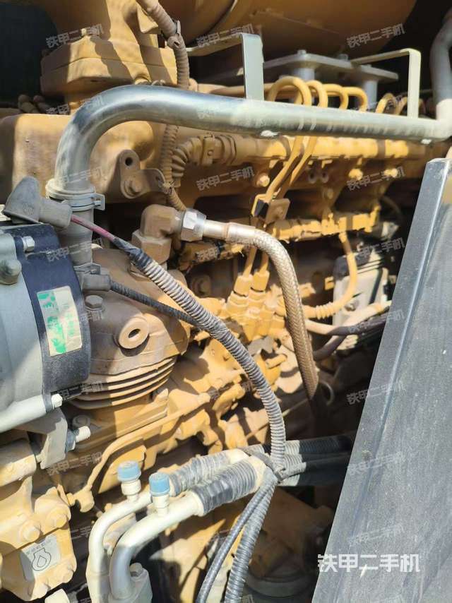 发动机右侧（整机外观及大件）