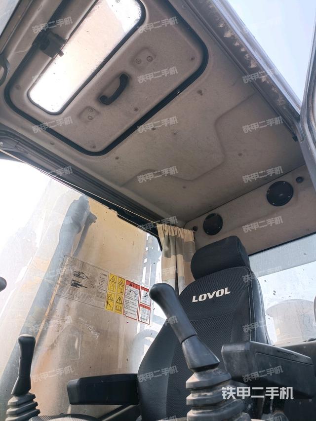 駕駛室頂部(整機外觀) 駕駛室頂部(整機外觀)