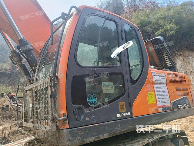 駕駛室左前45度（駕駛室部分）