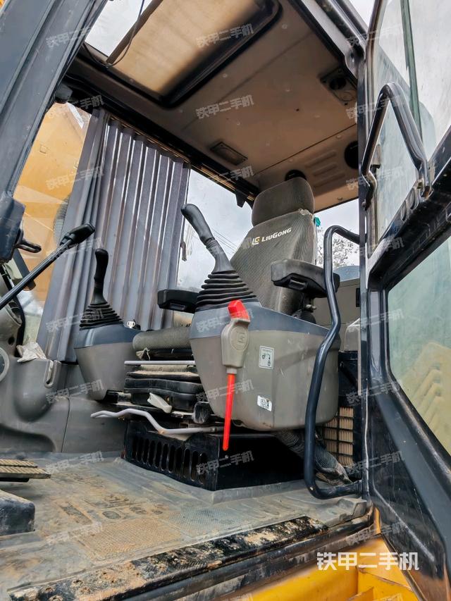 駕駛室整體（整機(jī)外觀）