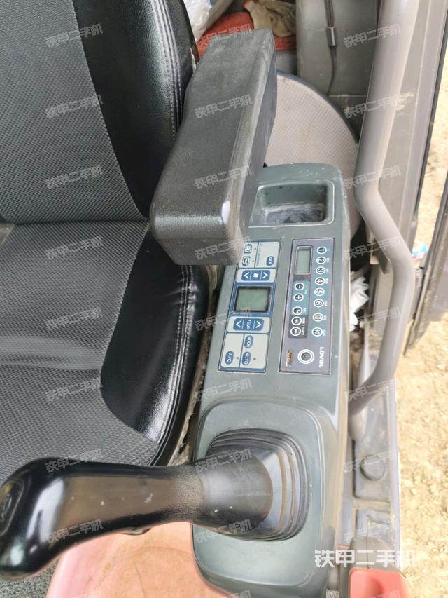 座椅左側(cè)控制臺(tái)/音響/含左手柄（駕駛室部分）