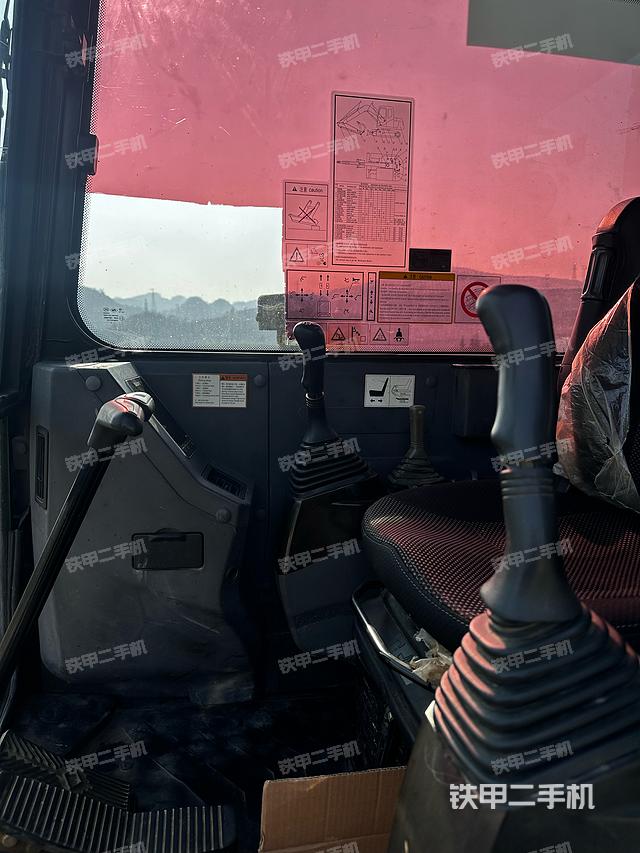 駕駛室整體（整機外觀）