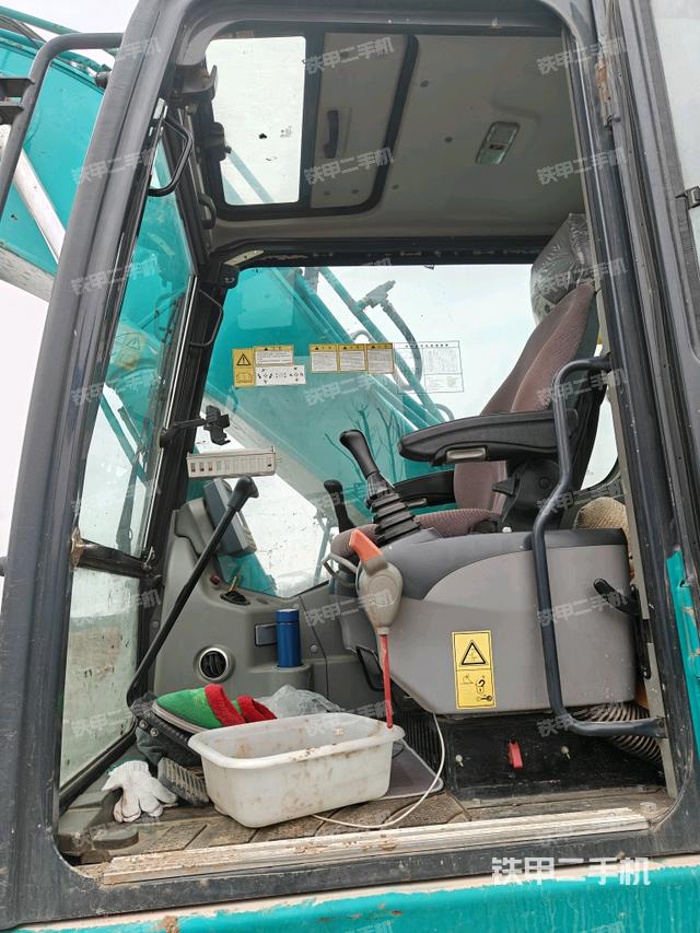 后窗玻璃角標(biāo)（駕駛室部分）