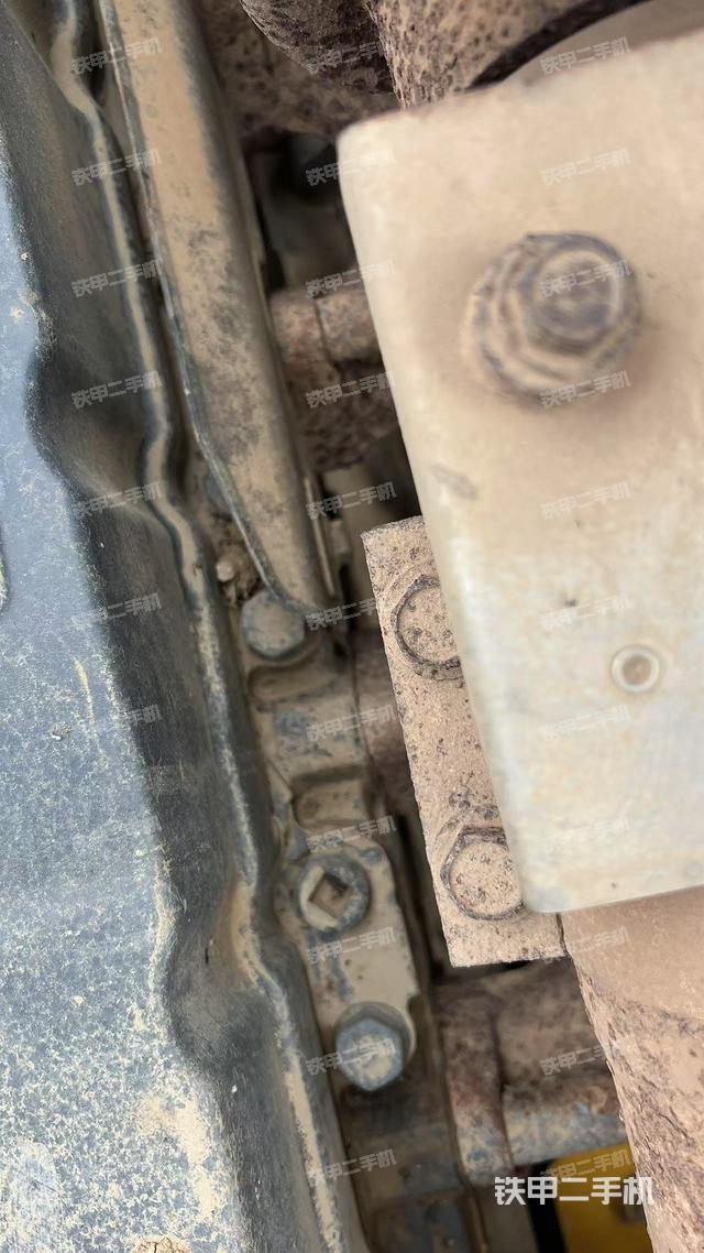 氣門(mén)室蓋螺絲特寫(xiě)（上車(chē)部件）