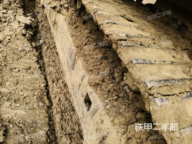 右側(cè)履帶整體(行走機(jī)構(gòu)) 右側(cè)履帶整體(行走機(jī)構(gòu))