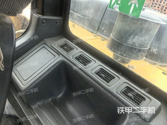 座椅后部(駕駛室部分) 座椅后部(駕駛室部分)
