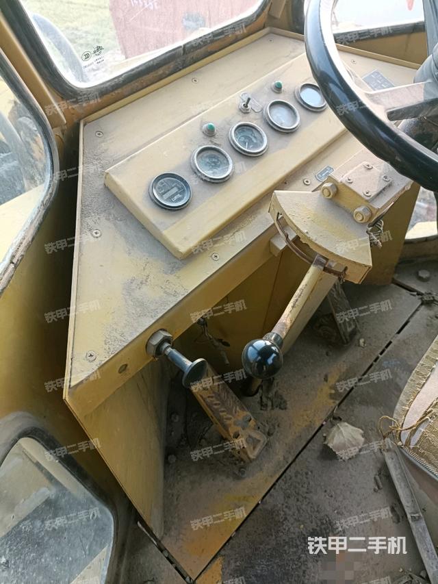 駕駛室操作臺(整機外觀及大件) 駕駛室操作臺(整機外觀及大件)