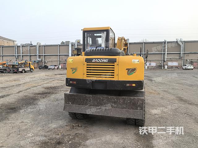 駕駛室頂部(整機(jī)外觀) 駕駛室頂部(整機(jī)外觀)