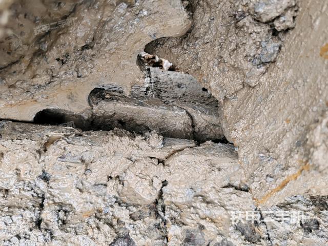 右驅(qū)動輪（行走機(jī)構(gòu)）