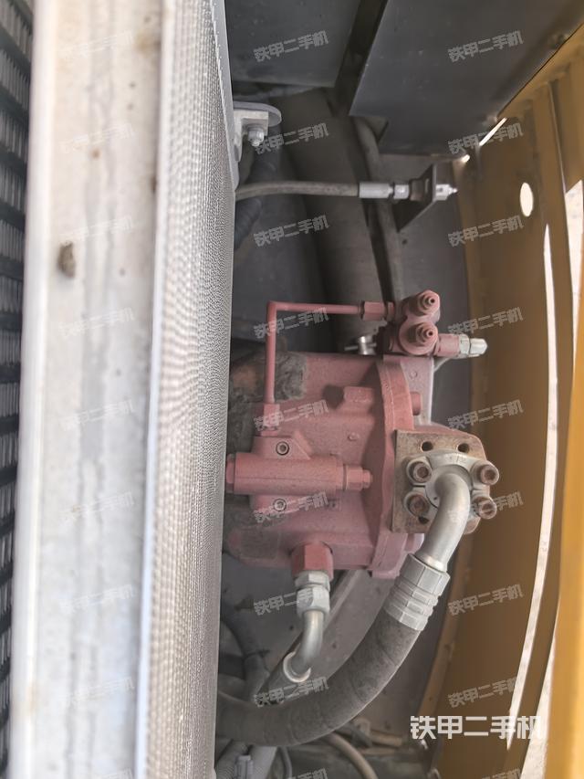 液壓泵艙室正面整體(整機(jī)外觀) 液壓泵艙室正面整體(整機(jī)外觀)