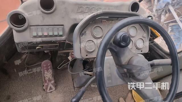 駕駛室工作臺(整機外觀及大件) 駕駛室工作臺(整機外觀及大件)