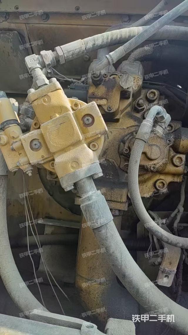 液壓泵艙室正面整體（整機(jī)外觀）