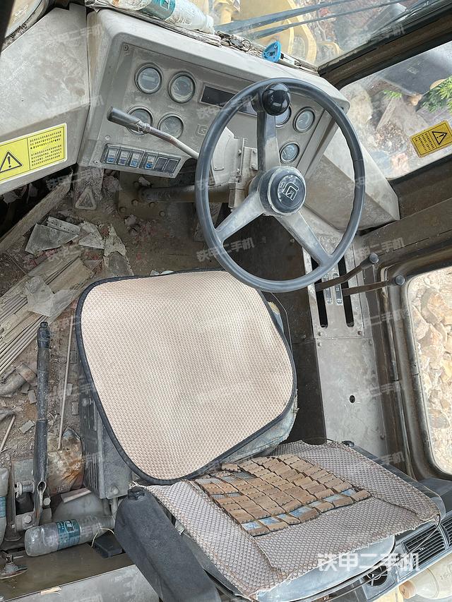 駕駛室工作臺(tái)（整機(jī)外觀及大件）