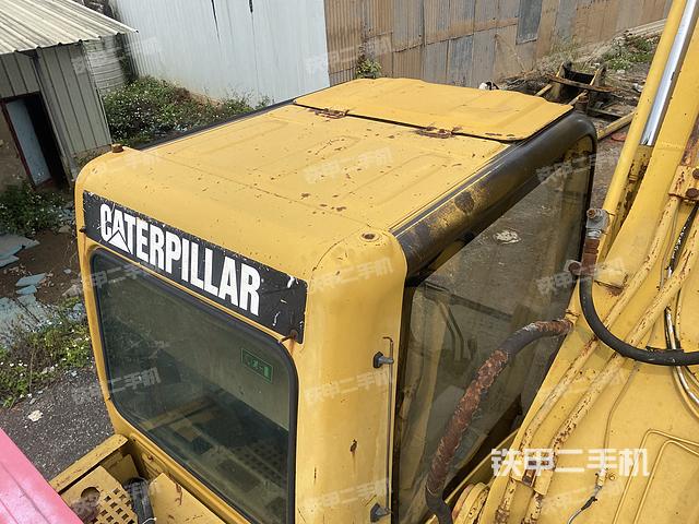 驾驶室顶部（整机外观）