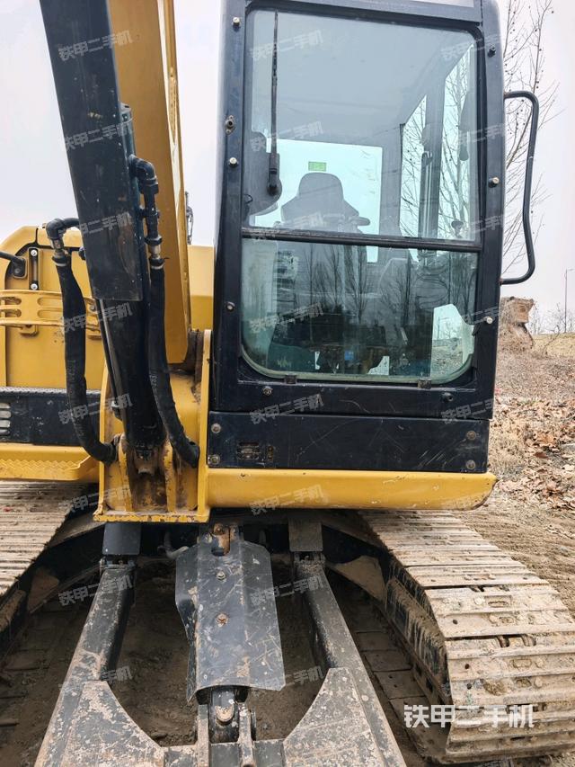 轉(zhuǎn)盤(pán)和下車(chē)架正前（工作和回轉(zhuǎn)裝置）