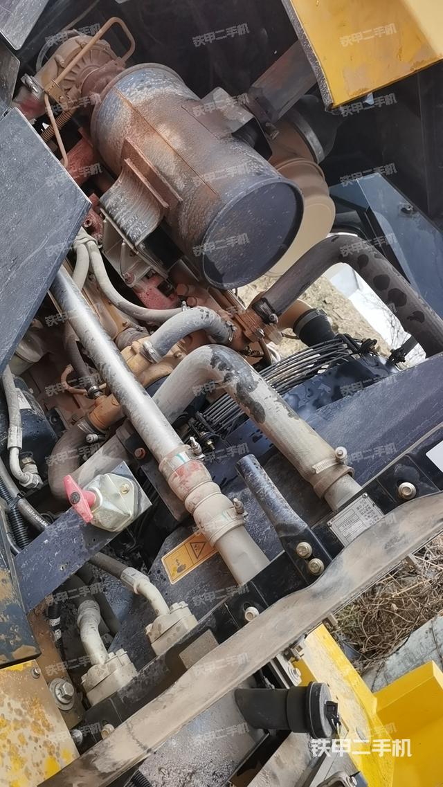 发动机左侧（整机外观及大件）