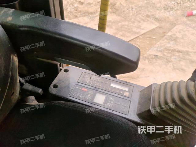 座椅左側(cè)控制臺(tái)/音響/含左手柄（駕駛室部分）