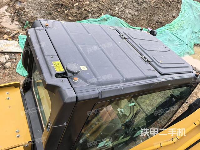 驾驶室顶部（整机外观）