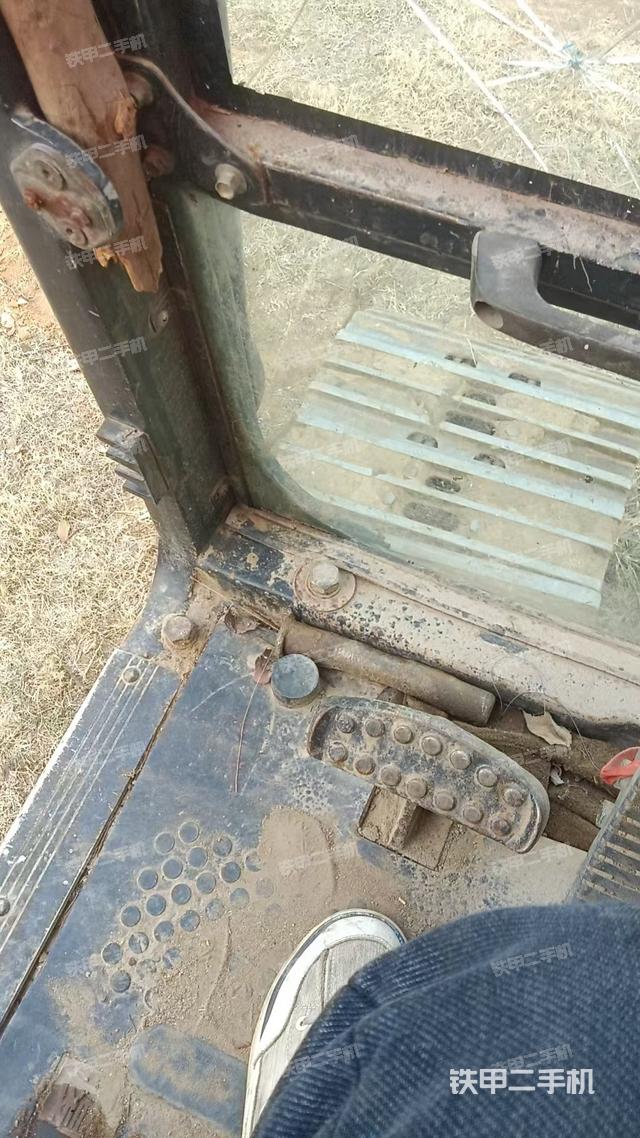 駕駛室整體（整機外觀）