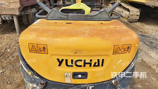 驾驶室顶部（整机外观）