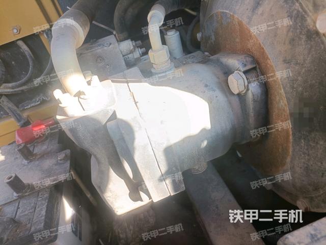 液壓泵艙室正面整體(整機(jī)外觀) 液壓泵艙室正面整體(整機(jī)外觀)