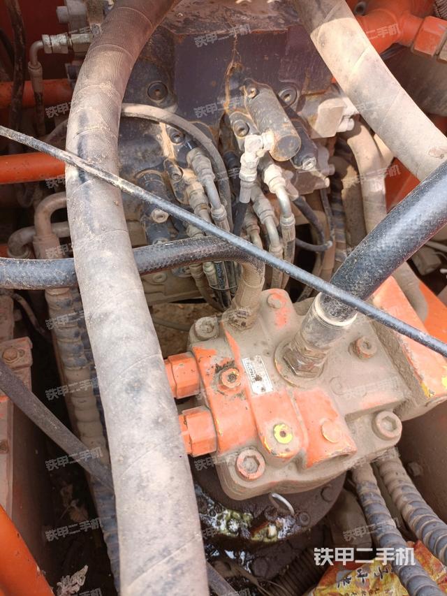 回轉(zhuǎn)馬達和主控閥（整機外觀）