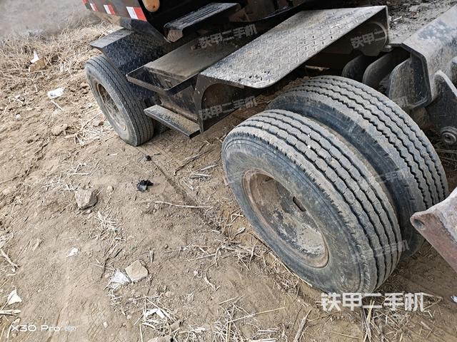 單側(cè)履帶整體(整機(jī)外觀) 單側(cè)履帶整體(整機(jī)外觀)