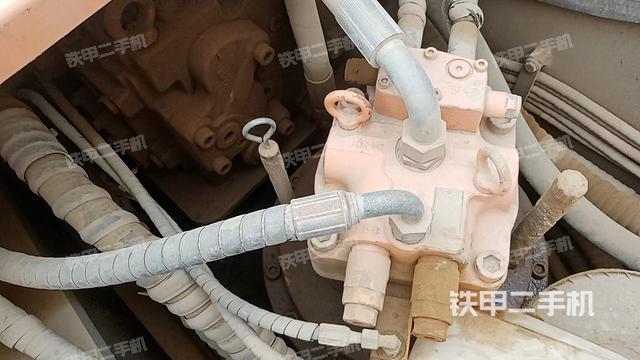 回轉(zhuǎn)馬達和主控閥（整機外觀）