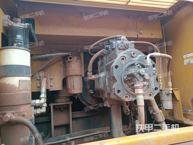 液壓泵斜45?左（大件艙室）