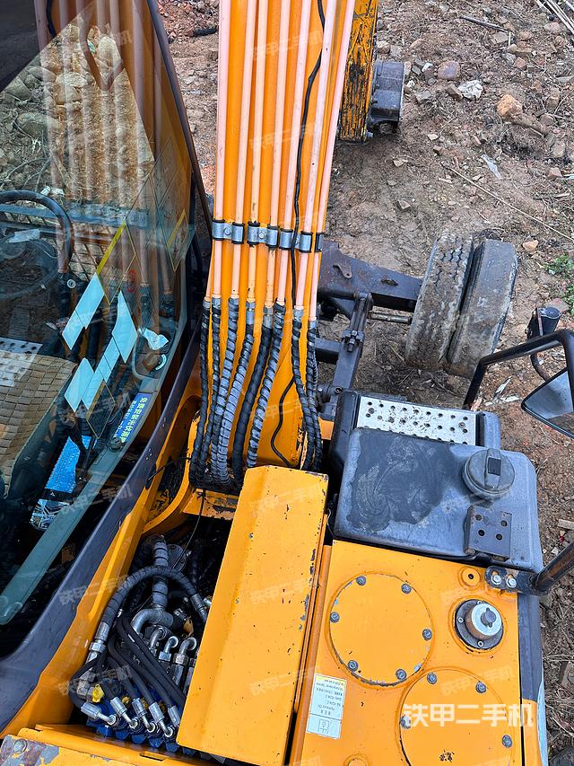 驾驶室顶部（整机外观）