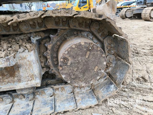 右驅(qū)動輪（行走機構(gòu)）