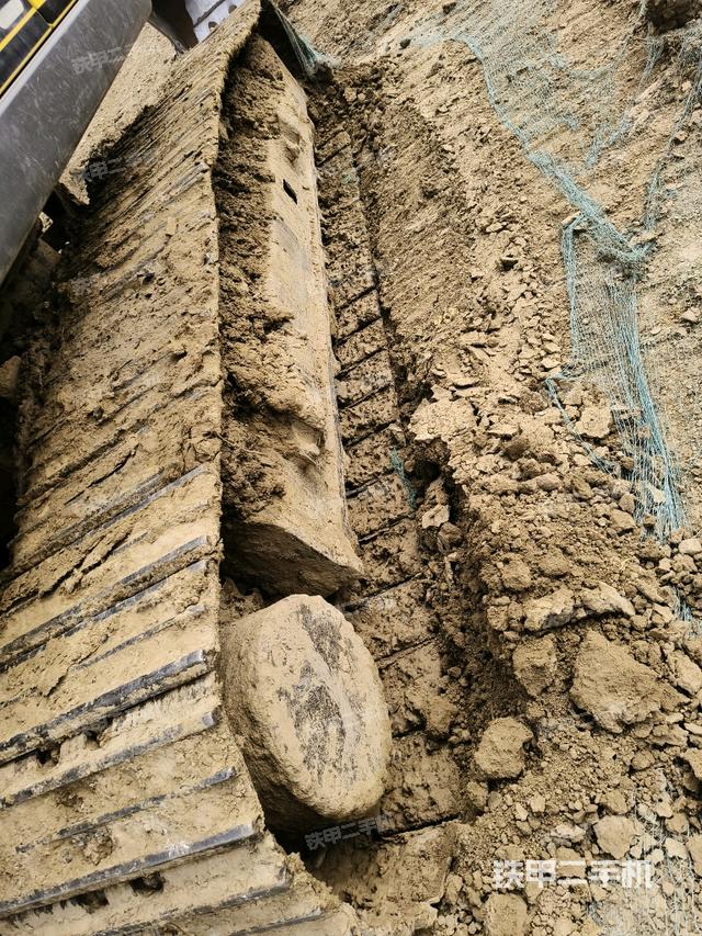 左側(cè)履帶整體?(行走機(jī)構(gòu)) 左側(cè)履帶整體?(行走機(jī)構(gòu))