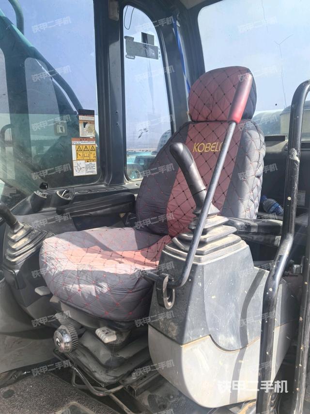 駕駛室整體（整機外觀）