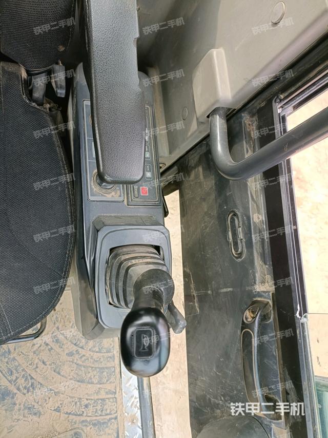 座椅左側控制臺/音響/含左手柄（駕駛室部分）