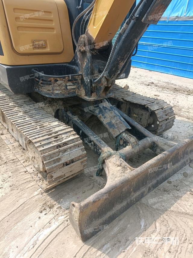 轉(zhuǎn)盤(pán)和下車(chē)架正前（工作和回轉(zhuǎn)裝置）