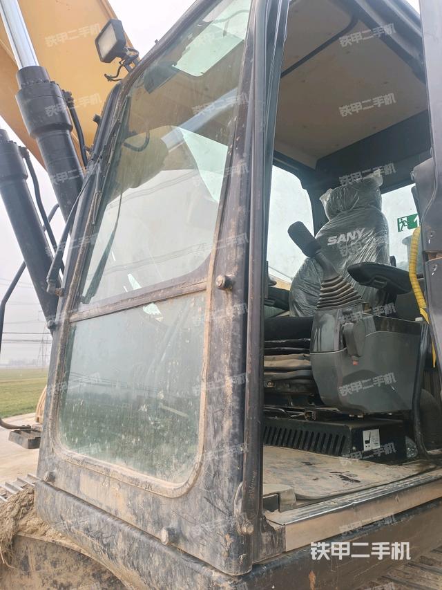 駕駛室左前45度（駕駛室部分）