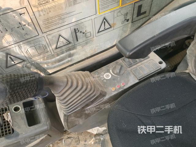 座椅右側(cè)控制臺(tái)/鑰匙門/油門/含右手柄（駕駛室部分）