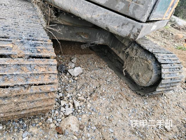 轉(zhuǎn)盤和下車架正前（工作和回轉(zhuǎn)裝置）