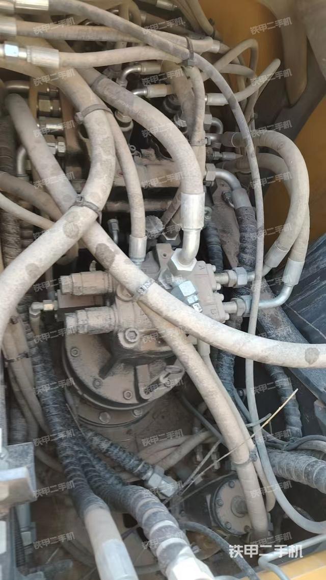 回轉(zhuǎn)馬達和主控閥（整機外觀）