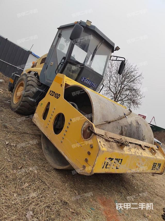 整機(jī)左側(cè)(設(shè)備外觀及核心部件) 整機(jī)左側(cè)(設(shè)備外觀及核心部件)