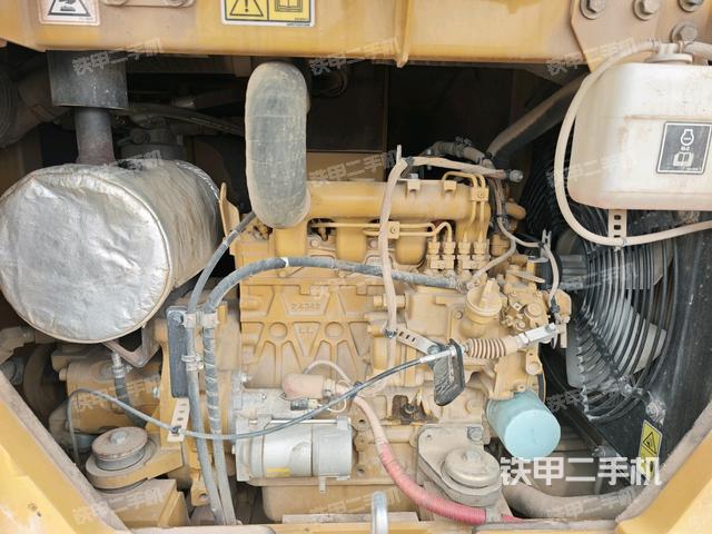 發(fā)動(dòng)機(jī)室（上車(chē)部件）